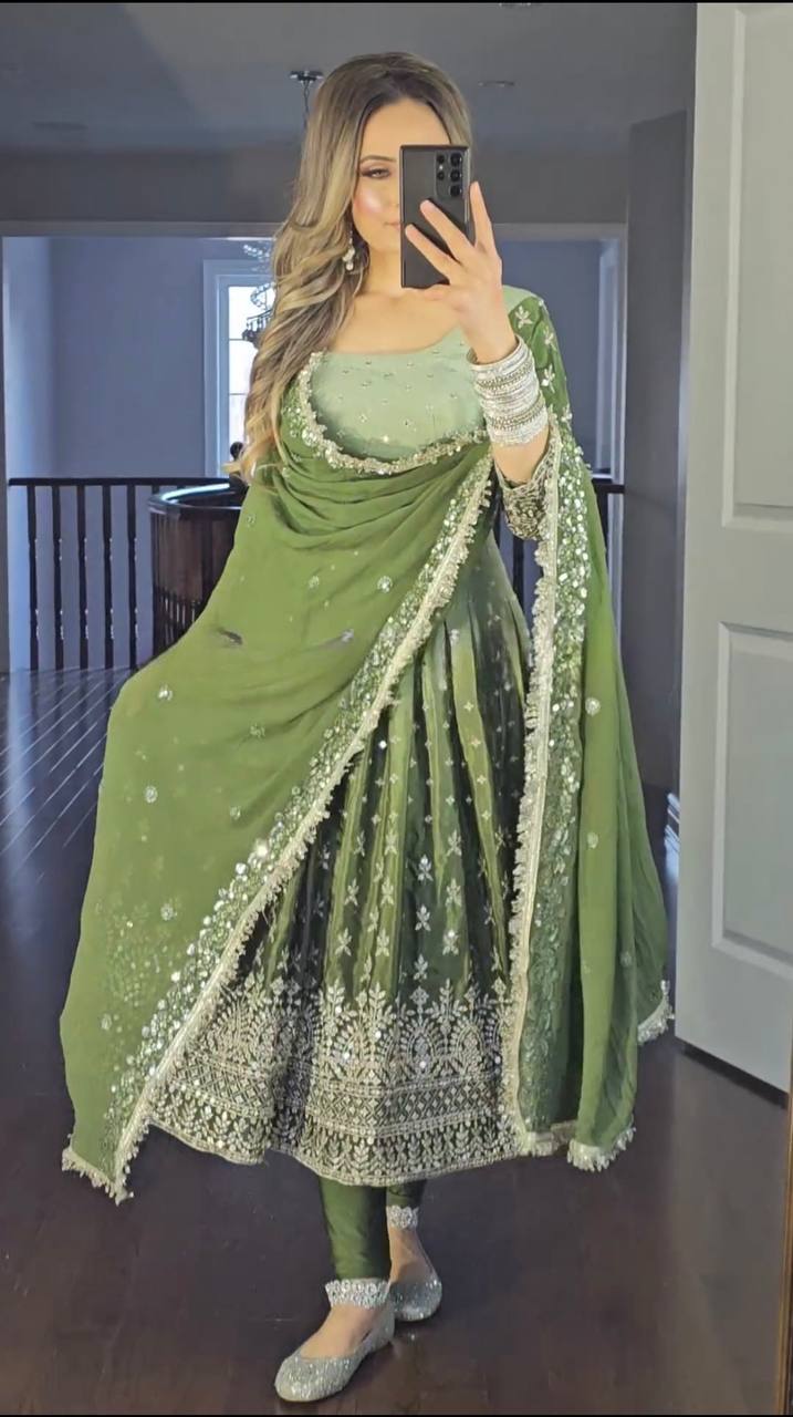 Gown new launching party wear