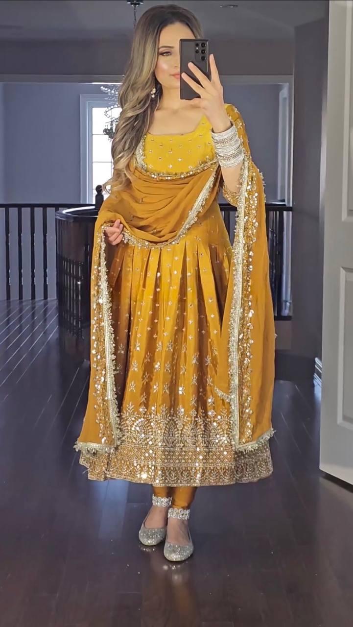 Gown new launching party wear