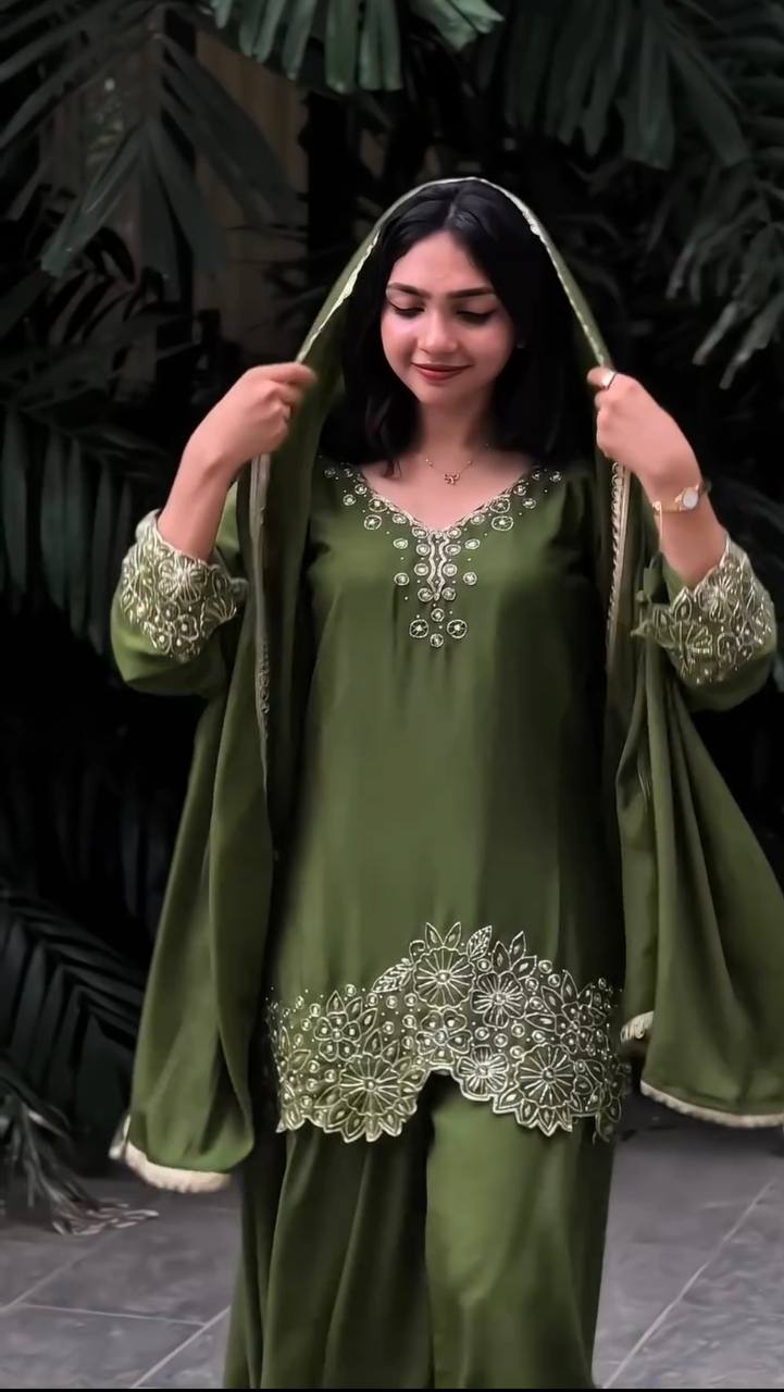 Green Georgette Ladies Designer Pakistani Suits, Stitched
