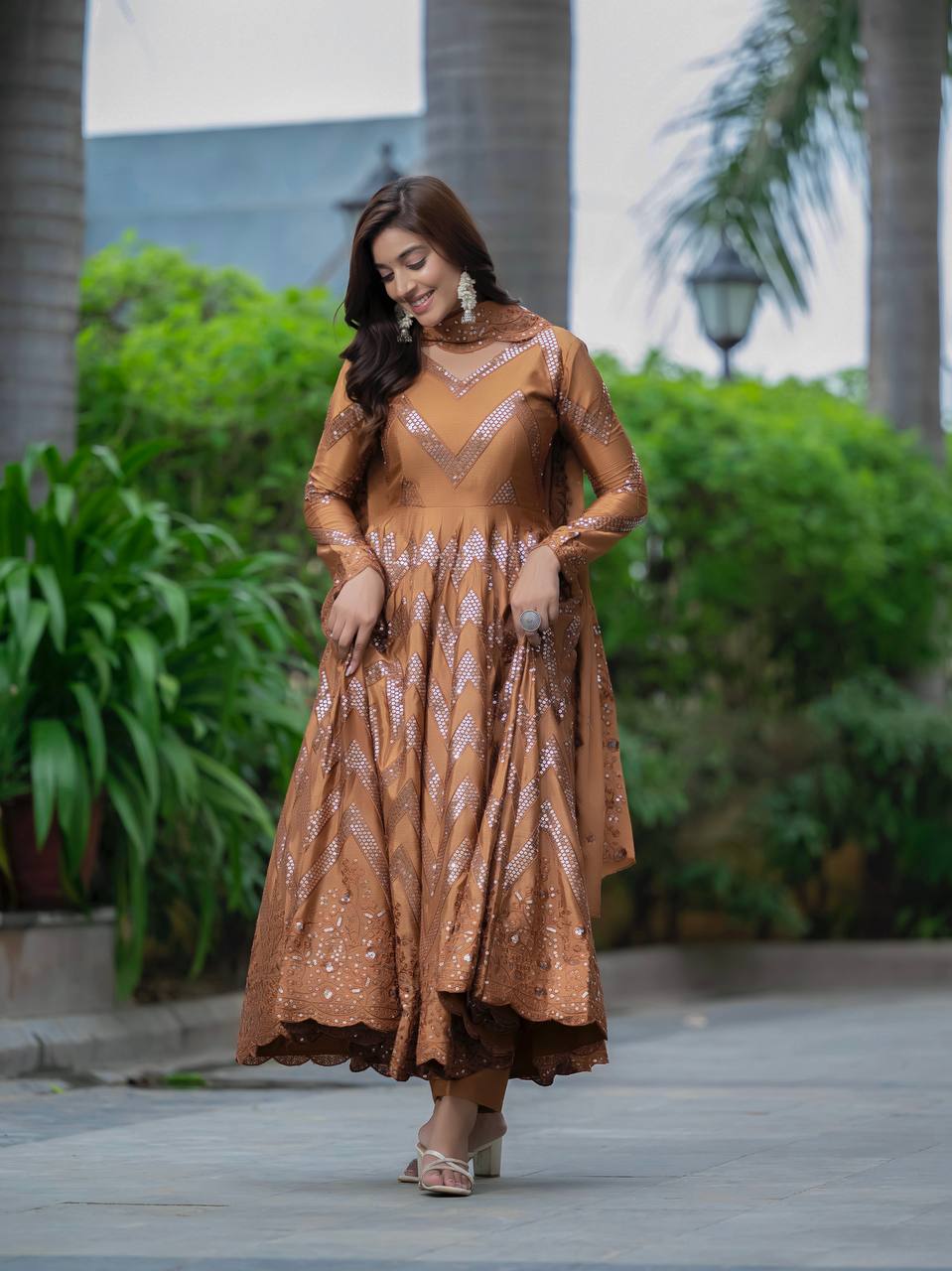 PREMIUM & LUXURIOUS DESIGNER READYMADE ALIA CUT  ANARKALI SUIT COLLECTIONS*