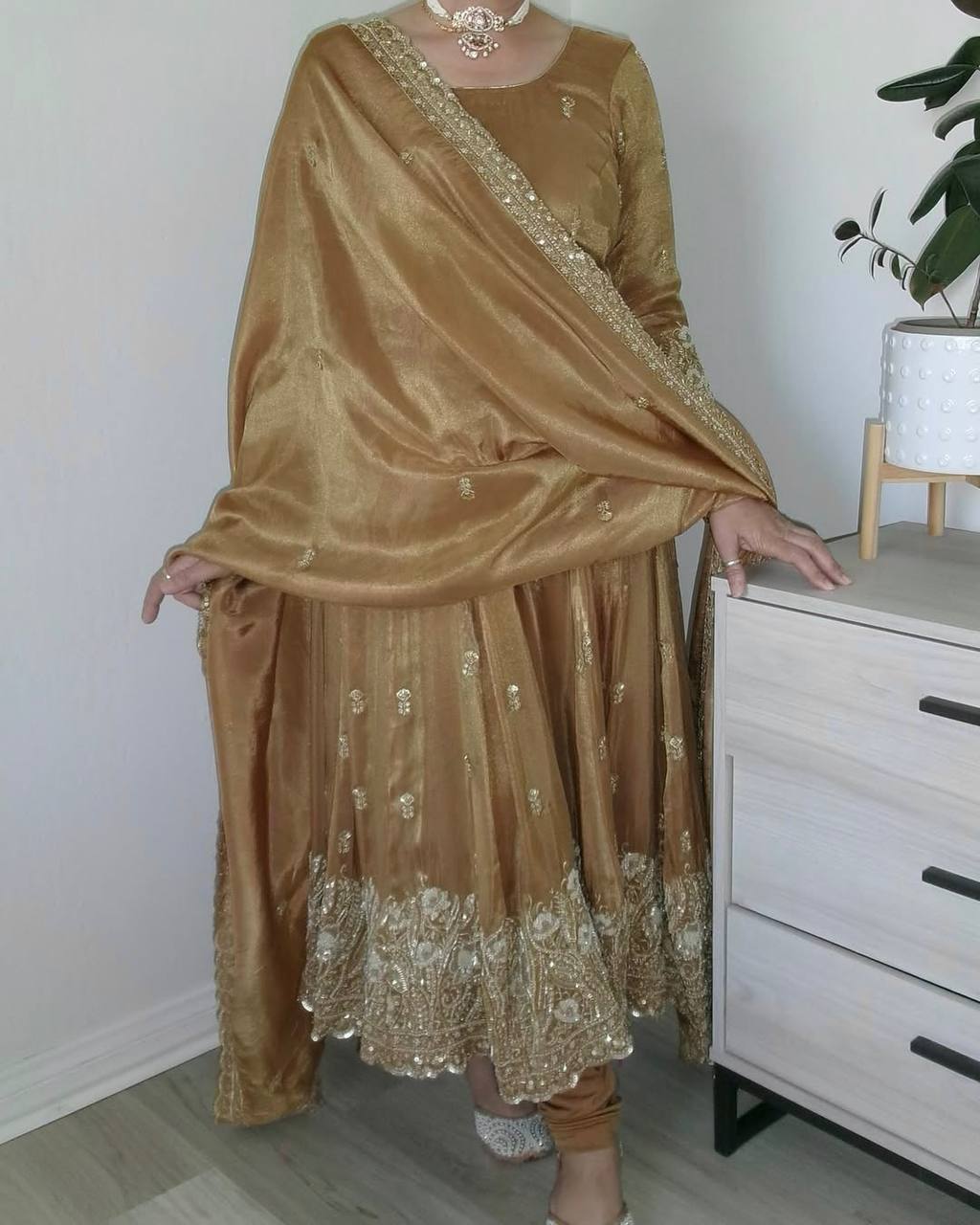 💕*Presenting New  Đěsigner Anarkali Suit In New Fancy Style*👌💕