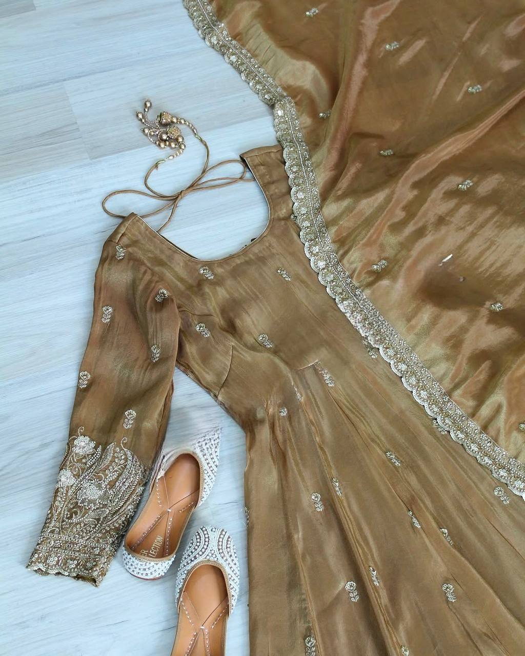 💕*Presenting New  Đěsigner Anarkali Suit In New Fancy Style*👌💕